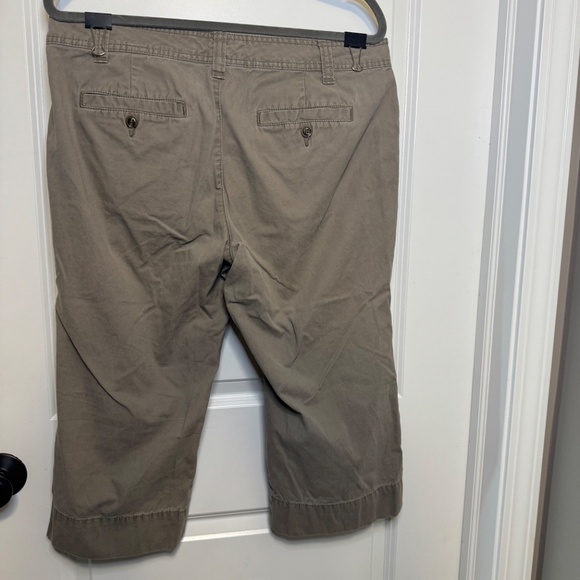 Size 12 Women's Khaki Capri - Picture 8 of 8